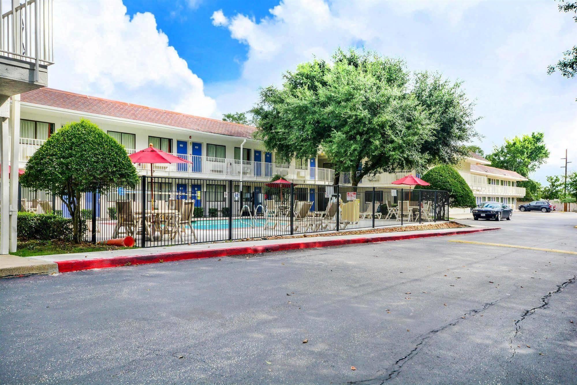 Motel 6-Huntsville, Tx Екстер'єр фото